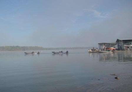 Southern Divisional anglers motor out onto the flooded lake, as a welcome sun burns off the fog.