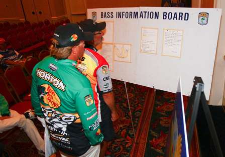 Tim Horton and Paul Elias check announcements and Angler of the Year standings.