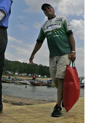 Davy Hite, the champion of the Alabama Charge, leaves the dock with a stringer that would put him in the top 10.