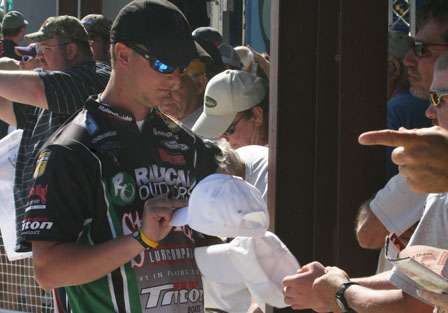 Jonathon VanDam signs autographs after weighing in on Day Two.