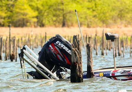 David Walker and several Elite Series pros have praised the value of their Power-Poles while fishing in the strong winds on Toledo Bend. 