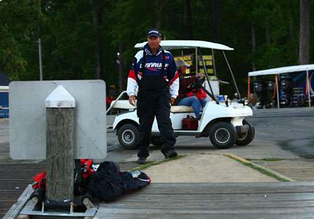 David Walker suits up for the final day of competition on Toledo Bend.