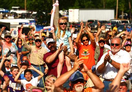 Fans went crazy before the Day Four weigh-in of the Trokar Battle on the Bayou.