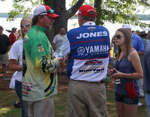 <p>
	Alton Jones and J Todd Tucker discuss the second day of competition on West Point Lake after the weigh-in.</p>
