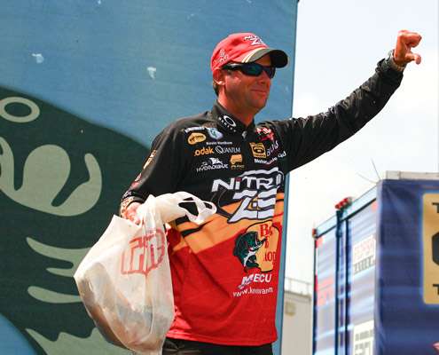 <p>
	Kevin VanDam signals a thumbs down to a disappointing day on West Point Lake.</p>
