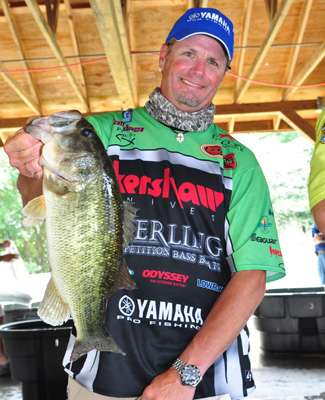 <p>
	Scott Ashmore holds up his biggest fish.</p>
