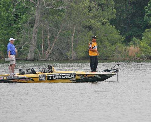 <p>
	Terry Scroggins stayed put Saturday morning while many other anglers ran all over the lake to hit various points.</p>
