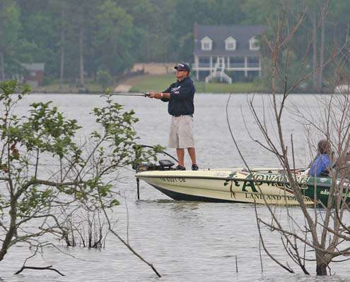 <p>
	Many of the points Hite fished Saturday featured inundated trees and brush.</p>
