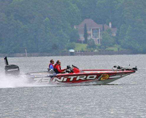 <p>
	Matt Reed races down the lake.</p>
