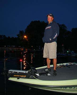 <p>
	Davy Hite watches as the rest of the final 12 anglers get ready to start the day.</p>

