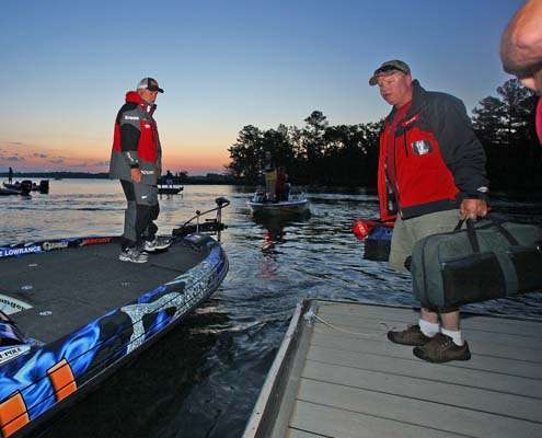 <p>
	Tommy Biffle gets close to the take-off dock so his cameraman, Rick Mason, can get in.</p>
