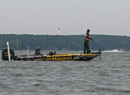 <p>
	Mike Iaconelli fishes on Lake Murray early in the morning on Day Three.</p>
