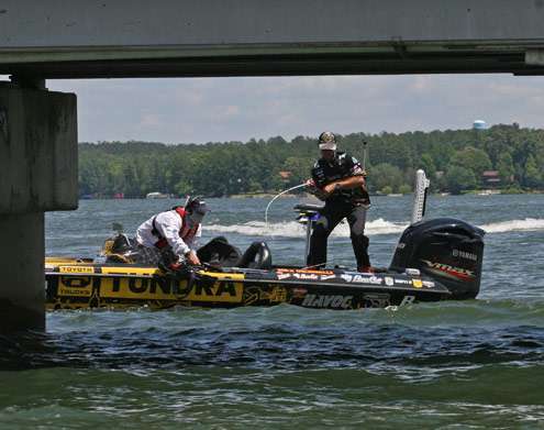 <p>
	Iaconelli works a fish in the heavy waves on Day Four of the Evan Williams Bourbon Carolina Clash.</p>
