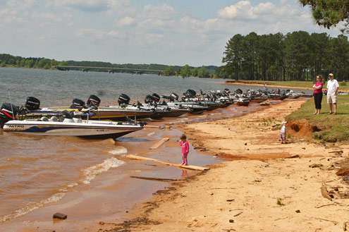 <p>
	A few young fans of bass fishing play on the wood the anglers used to get out of their boats.</p>
