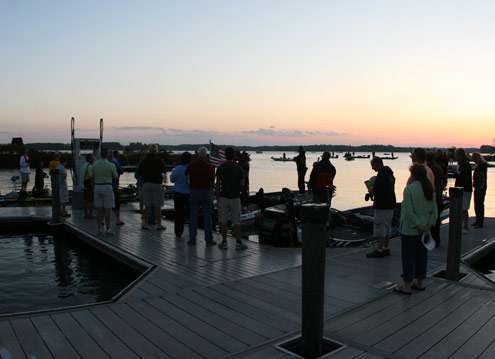 <p>
	Fans and family gather on the dock for the final day of the Evan Williams Bourbon Carolina Clash.</p>
