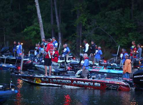 <p>
	Jason Williamson and his fellow anglers remove their hats for the playing of the national anthem.</p>
