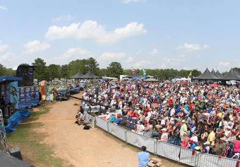 <p>
	A big crowd watches as the Day Four weigh-in gets started.</p>
