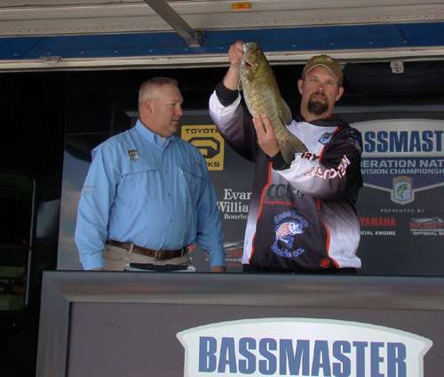<p>
	Utah's Jerry Frahm missed big fish honors by once ounce with this 4-9 smallmouth.</p>
