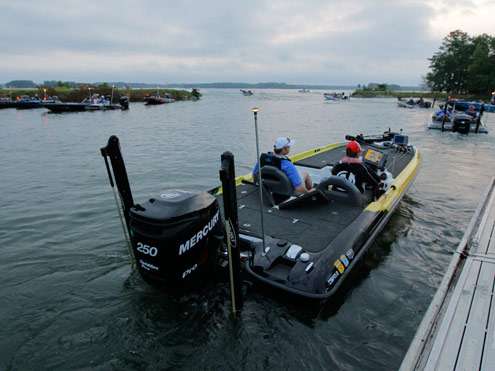 <p>
	A beautiful South Carolina morning greets anglers as they begin their first day of competition on Lake Murray.</p>
