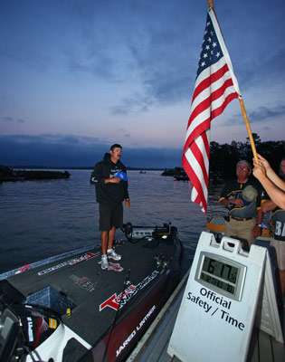 <p>
	Jared Lintner and the rest of the field removed their hats for the playing of the national anthem.</p>
