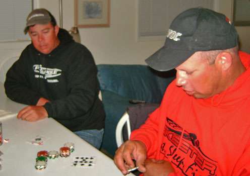 <p>
	Inside, Arnie and Bobby play a hand.</p>

