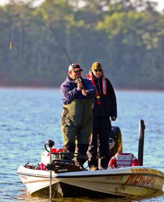 <p>
	Kenyon Hill said he only had one fish in the livewell, but guessed its weight at well over 4 pounds.</p>

