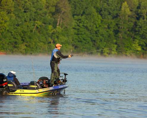 <p>
	Steve Kennedy started the day only 1 ounce out of the lead, with a Day One total of 22 pounds, 3 ounces.</p>
