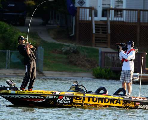 <p>
	On the next cast Iaconelli was hooked up with another fish.</p>
