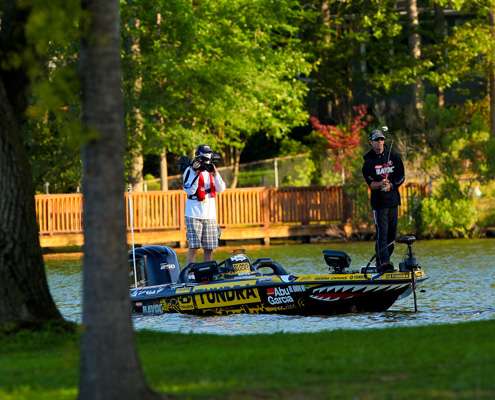 <p>
	Iaconelli was putting together a quick limit early on the final day of fishing on Lake Murray.</p>
