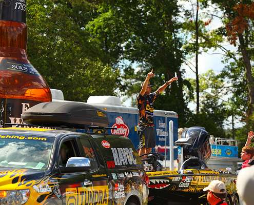 <p>
	Mike Iaconelli raises his hands to the live crowd at Lake Murray.</p>
