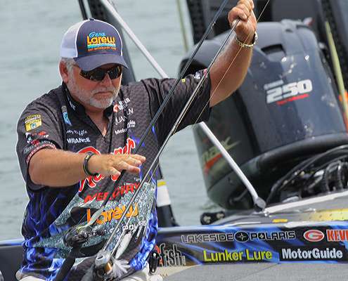 <p>
	Tommy Biffle wraps up his rods after the second day of competition on Lake Murray.</p>
