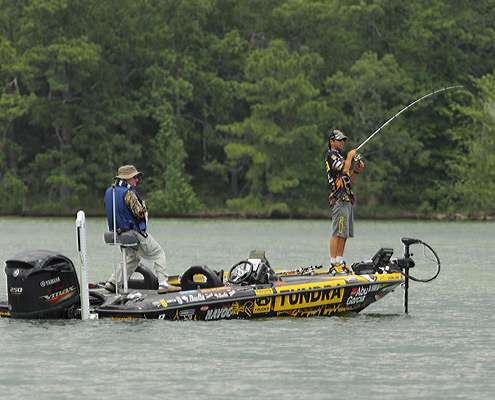 <p>
	Mike Iaconelli sets the hook on a fish on Day Three of the Evan Williams Bourbon Carolina Clash.</p>
