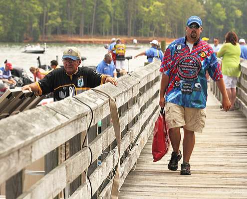 <p>
	Rookie Nate Wellman walks down the dock to weigh-in on Thursday.</p>

