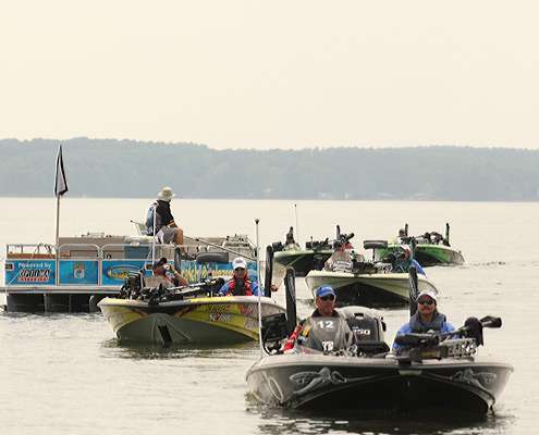 <p>
	Boats idle past the check-in boat on Day One of the Evan Williams Bourbon Carolina Clash.</p>
