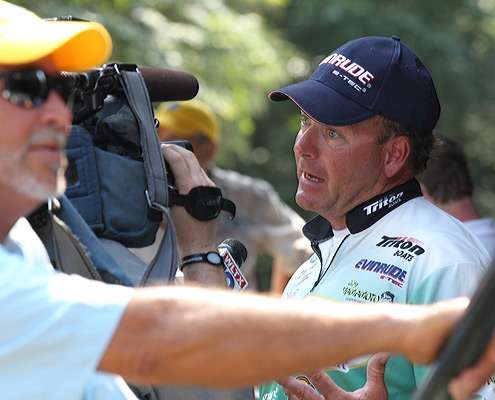 <p>
	Local favorite Davy Hite is interviewed by news cameras after his banner day on his home water.</p>
