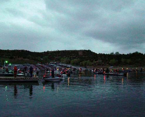 <p>
	Anglers wait in the cold pre-dawn for takeoff on Day One of the Western Divisional. </p>
