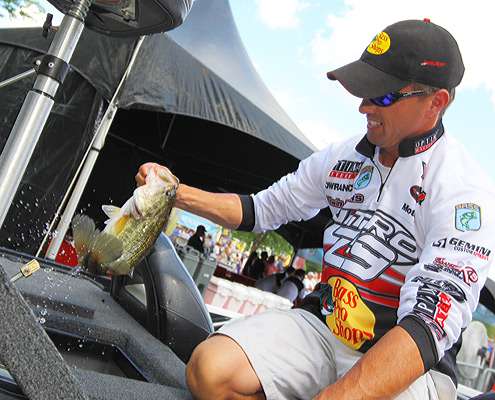 <p>
	Edwin Evers was making a charge in the Toyota Tundra Bassmaster Angler of the Year race.</p>
