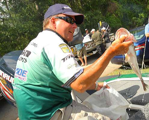 <p>
	Davy Hite holds up his biggest fish of the day.</p>
