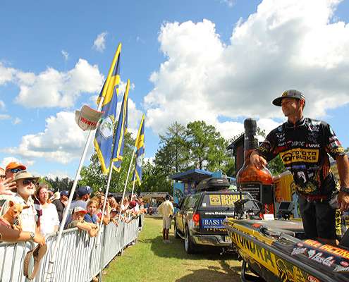 <p>
	Mike Iaconelli gets pulled to the stage as fans look on.</p>
