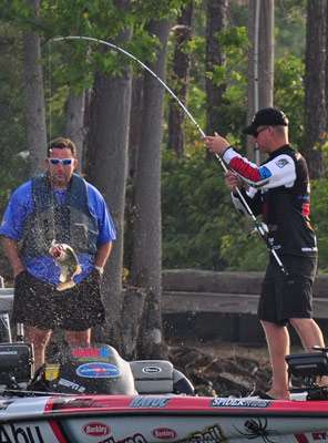 <p>
	Bradley Roy swings aboard a nice-sized Lake Murray largemouth on Day Two.</p>
