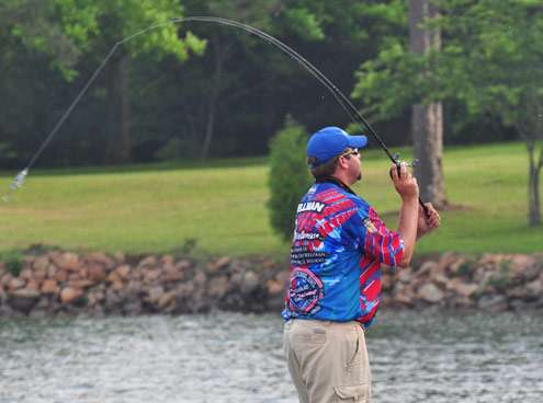 <p>
	Like many other competitors, Nate Wellman spent part of his day flinging a swimbait.</p>
