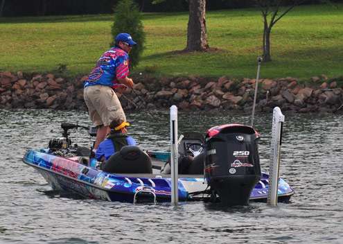 <p>
	After getting a bite, Wellman carefully plays the bass around to where he can land it.</p>
