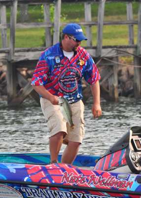 <p>
	Wellman walks back to the well with his bass on Day Two of the Evan Williams Bourbon Carolina Clash.</p>
