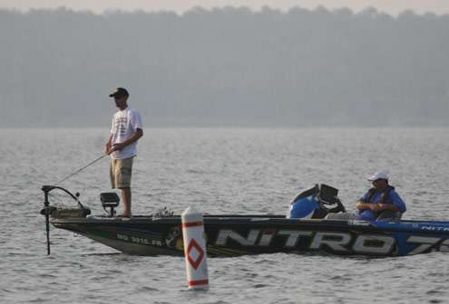 <p>
	Rookie Ott Defoe works offshore points that were the target of many anglers this week.</p>
