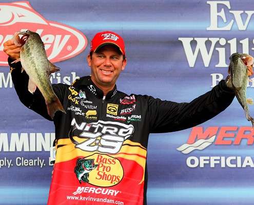 <p>
	KVD caught only 8-9 on Friday, getting just inside the 50 cut. Taking 29th on Lake Murray does keep him in range for another title.</p>
