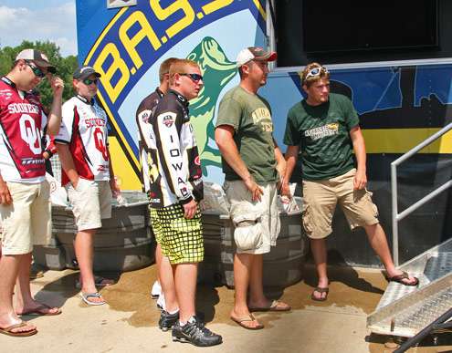 <p>
	Anglers wait their turn to take the Mercury College B.A.S.S. weigh-in stage.</p>

