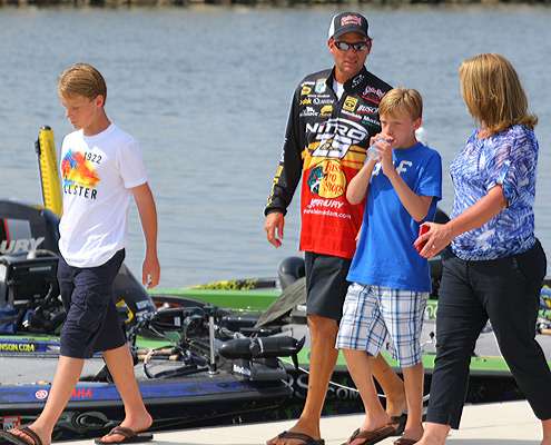 <p>
	Kevin VanDam and his family.</p>
