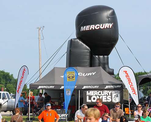 <p>
	Mercury has a nice set-up around the weigh-in.</p>
