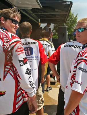 <p>
	The Arkansas team of Michael Miller and Kyle Billingsley arrive at the stage tanks.</p>
