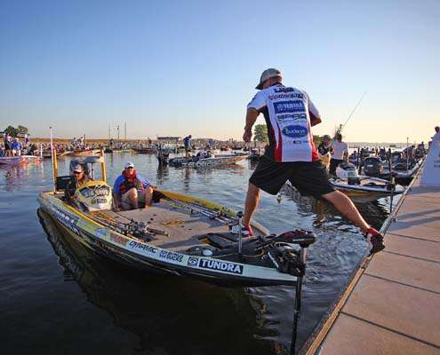 <p>
	Russ Lane leaps in Terry Scroggins boat to discuss the dayâs fishing.</p>
